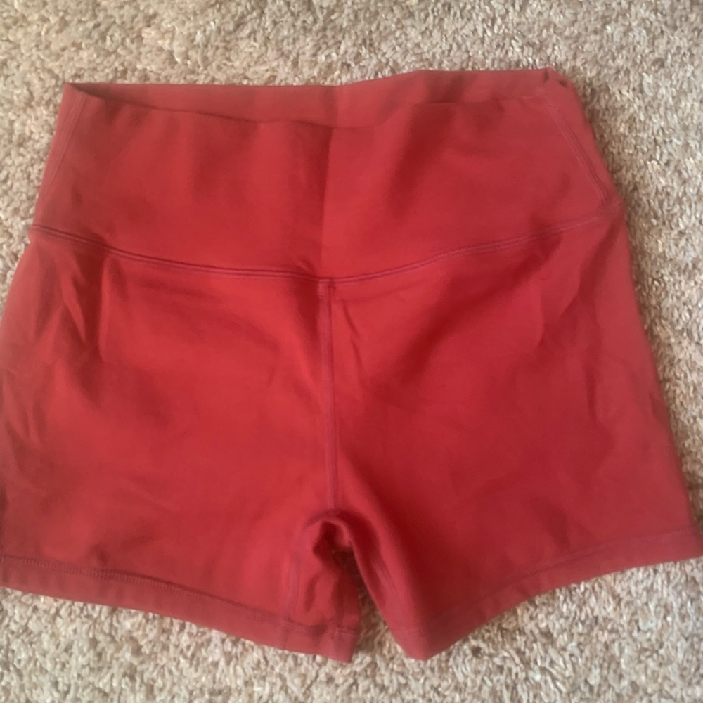 TYC booty scrunch short
